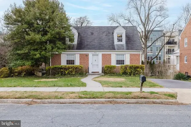 904 Locustvale Rd, Towson