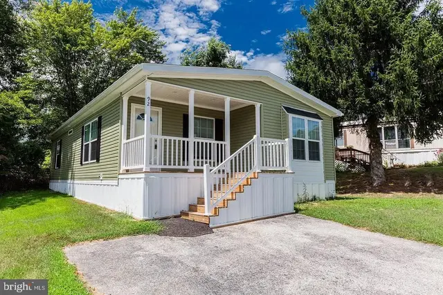 92 Cherokee Dr, Windsor