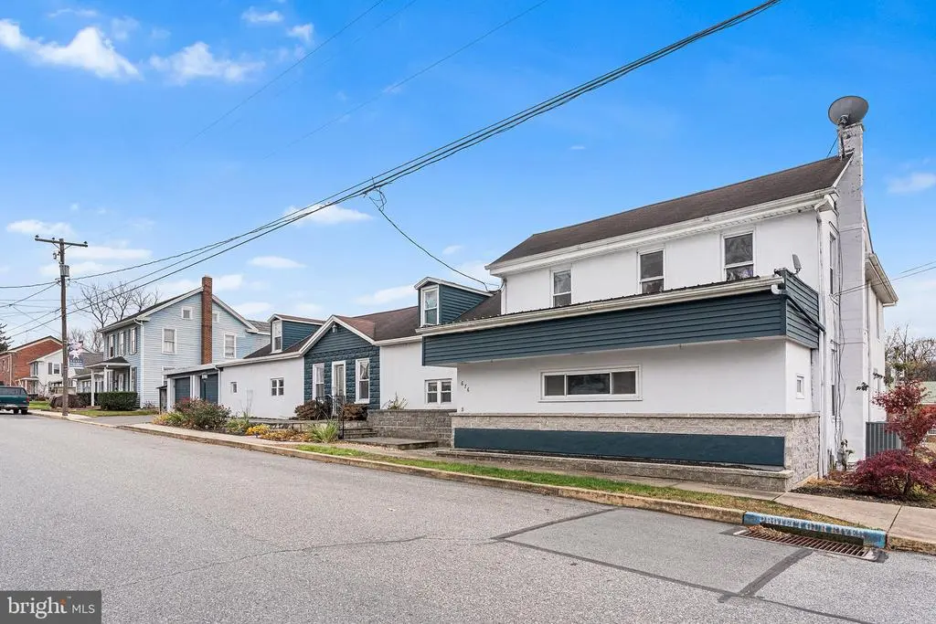 676 W Market St, MARIETTA