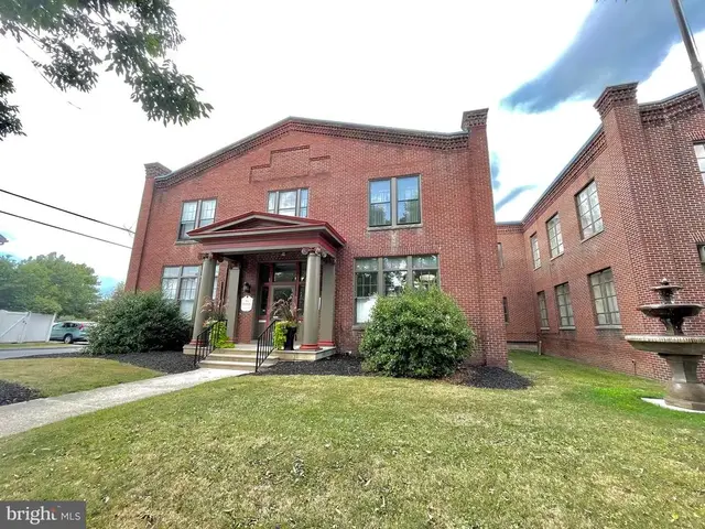302 York St #apt 2, Gettysburg