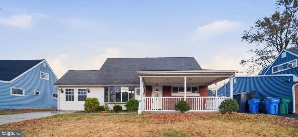 58 Jolly Ln, LEVITTOWN