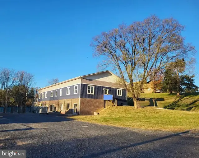 707 E Stonewall Dr, Front Royal