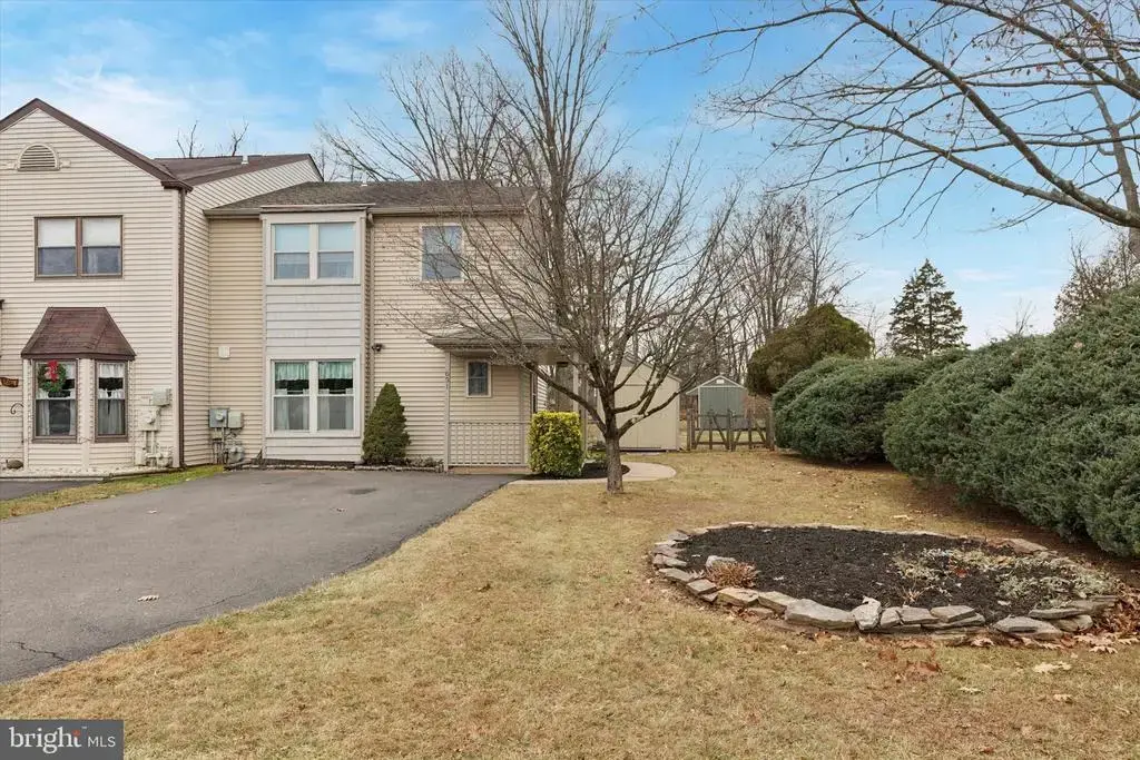 631 Whittier Dr, WARMINSTER