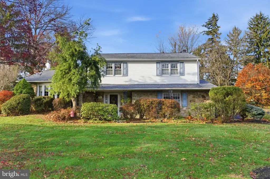 63 Serene Dr, SOUTHAMPTON