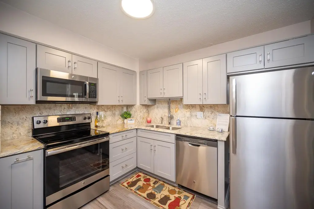 15100 Interlachen Dr #4-110, SILVER SPRING