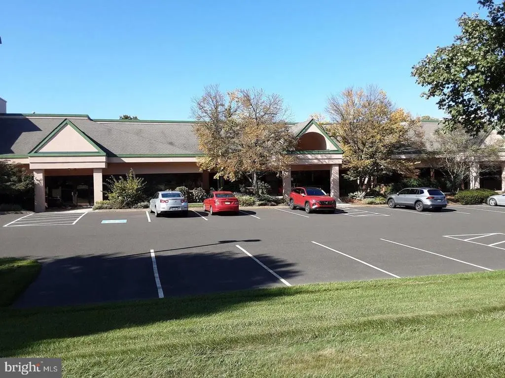 200 Highpoint Dr #214, CHALFONT