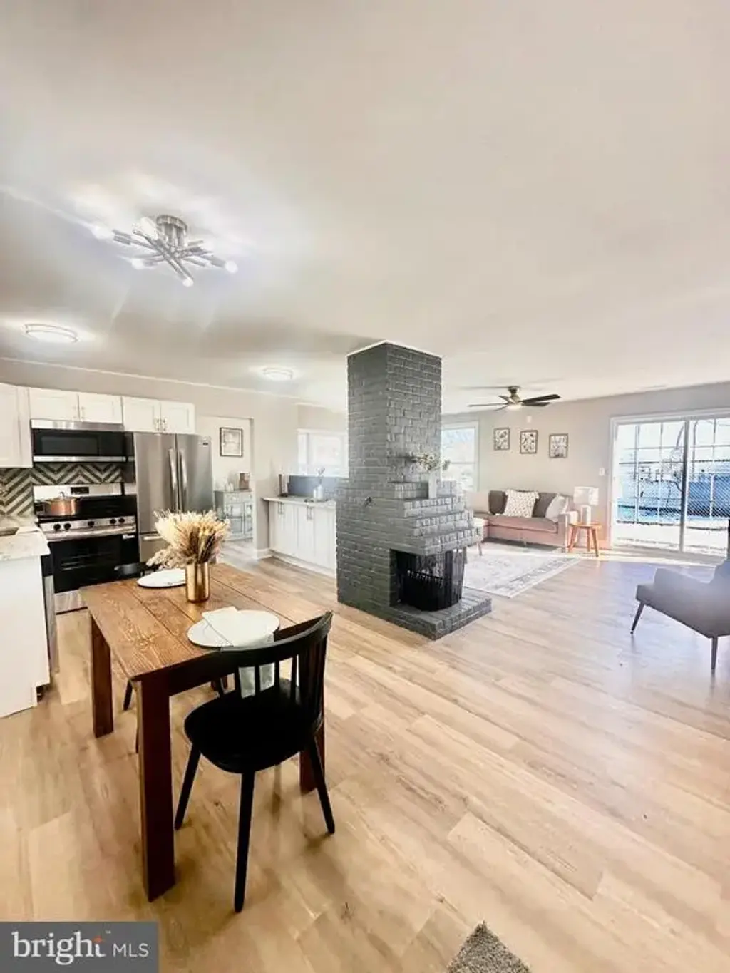 23 Tamarack Ln, LEVITTOWN