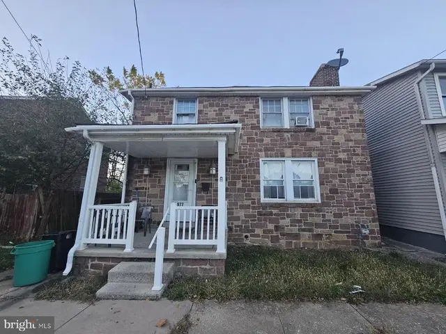 977 Edison St, York