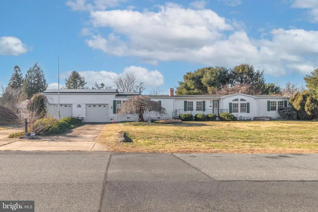 22 E Greenwing Dr, MILTON