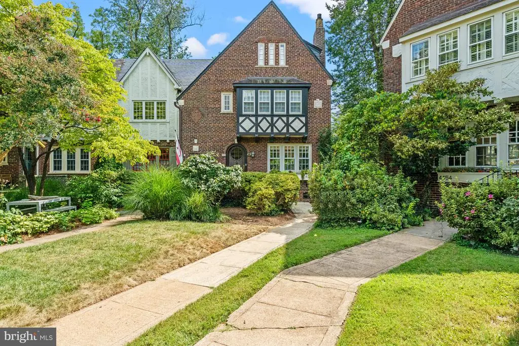 4452 Q St Nw, Washington