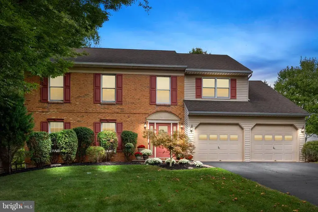 150 Hartford Ln, NEWTOWN