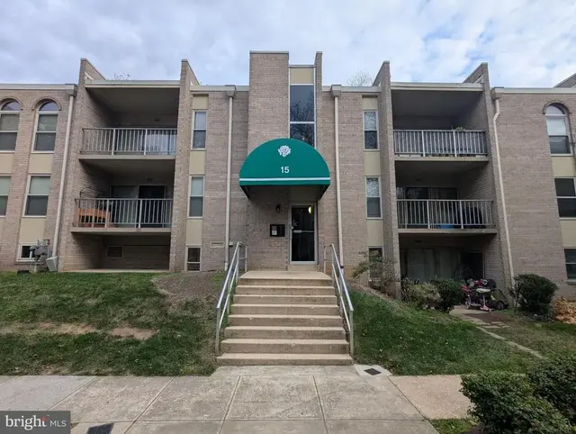 15 Canterbury Sq #202, Alexandria