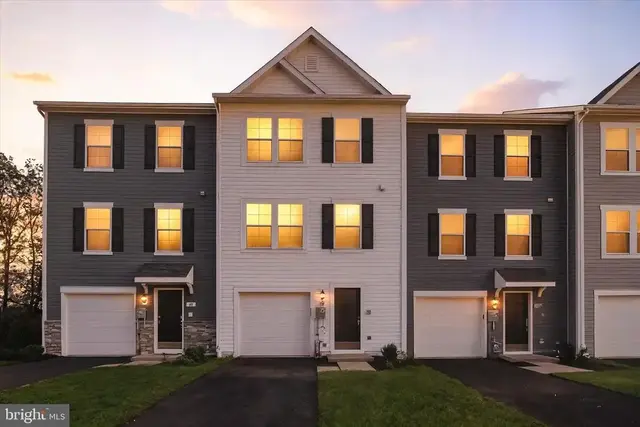 107 Homestead Dr, Hanover