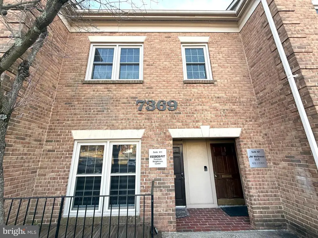 7369 Mcwhorter Pl #411, ANNANDALE