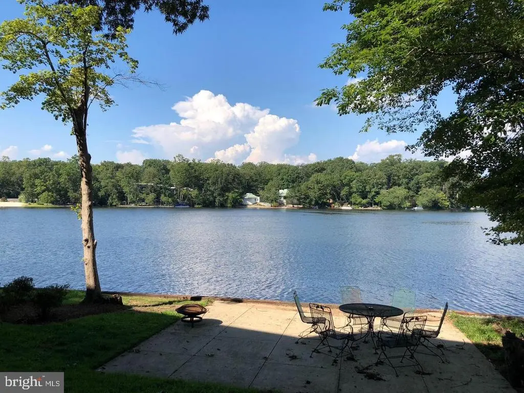 6220 Lakeview Dr, FALLS CHURCH