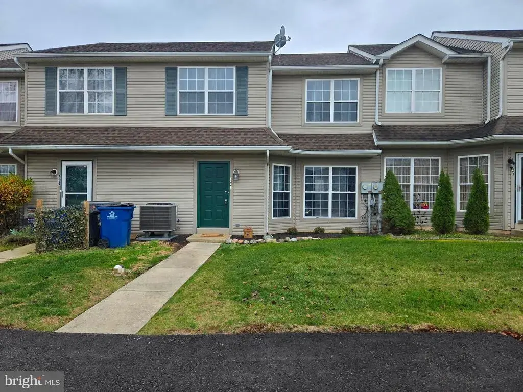 1221 Garden Ct, QUAKERTOWN