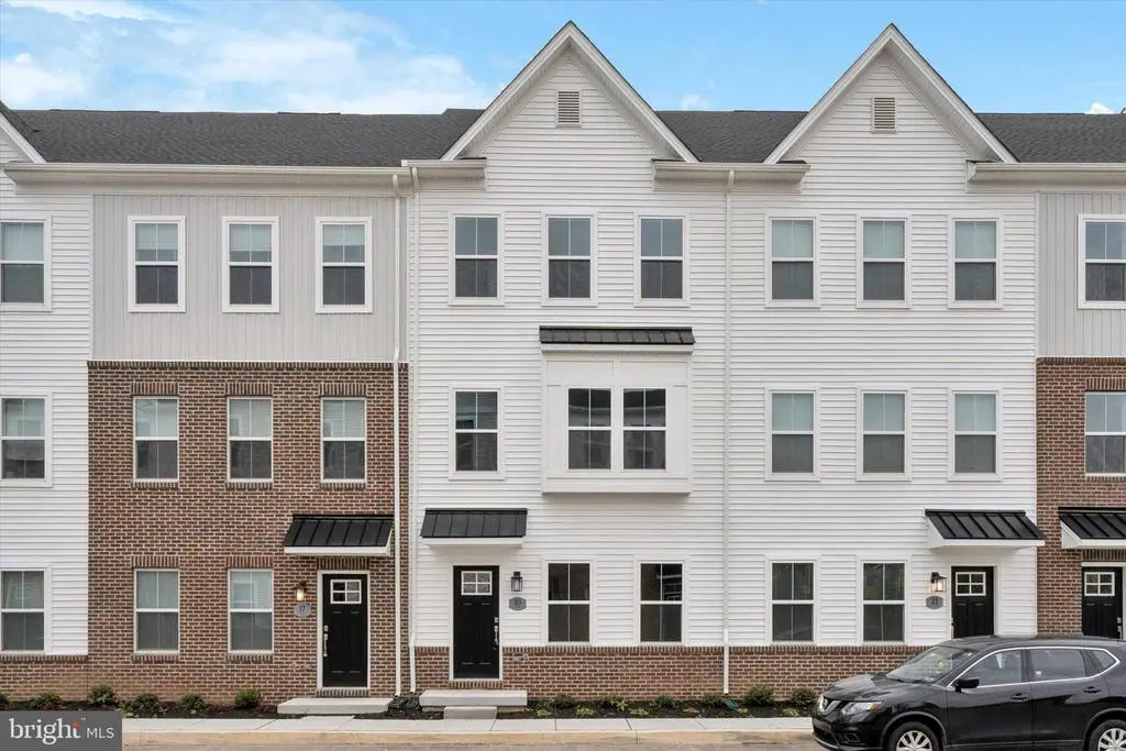 19 E Front St, Bridgeport