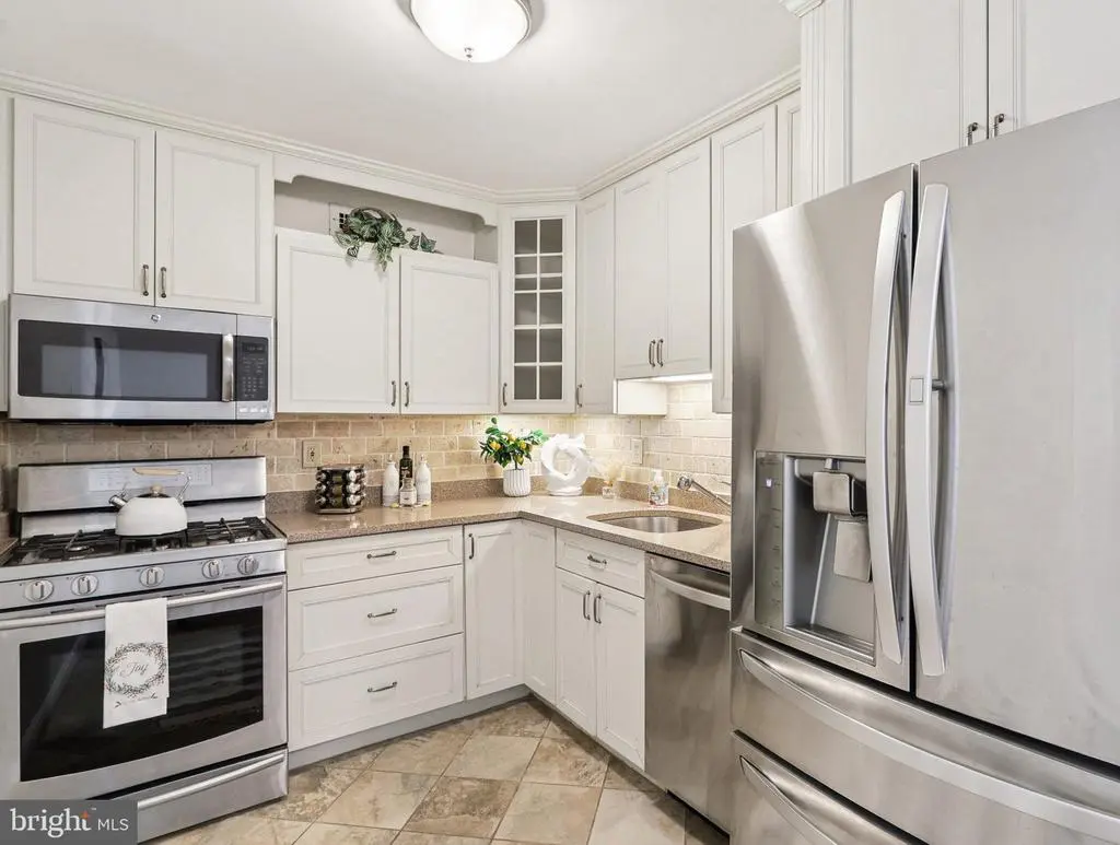 4977 Battery Ln #1-610, BETHESDA