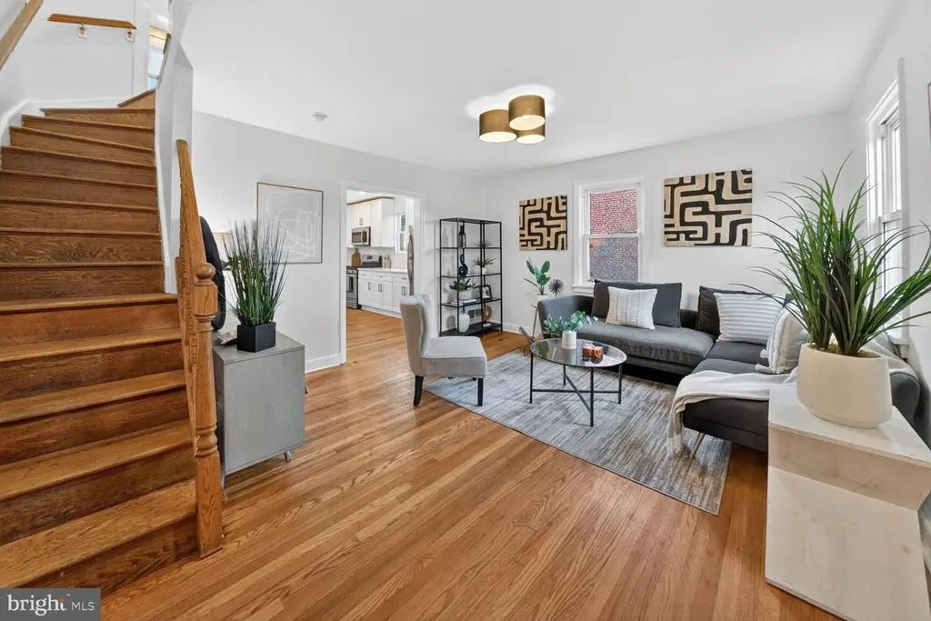 832 Delafield St Ne, WASHINGTON