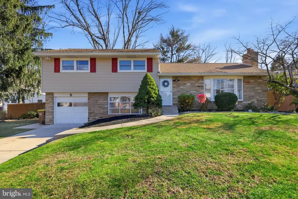 5 Patrick Ln, YARDLEY