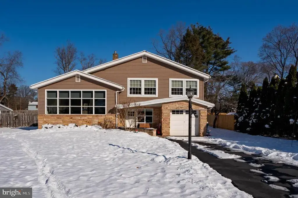 4 Ivy Ln, YARDLEY