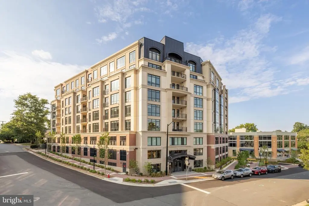 6718 Lowell Ave #702, MCLEAN