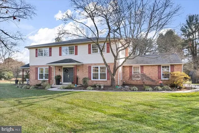47 Covered Bridge Ln, Newark