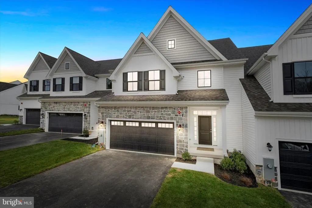 405 Leahy Dr, Newark