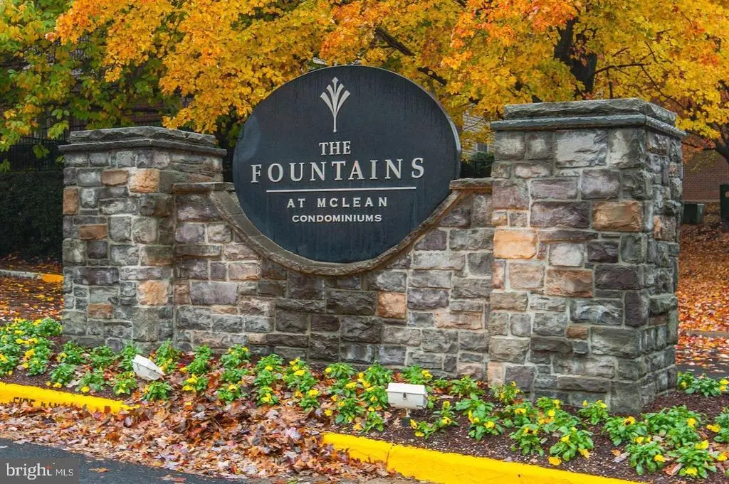 1504 Lincoln Way #104, MCLEAN