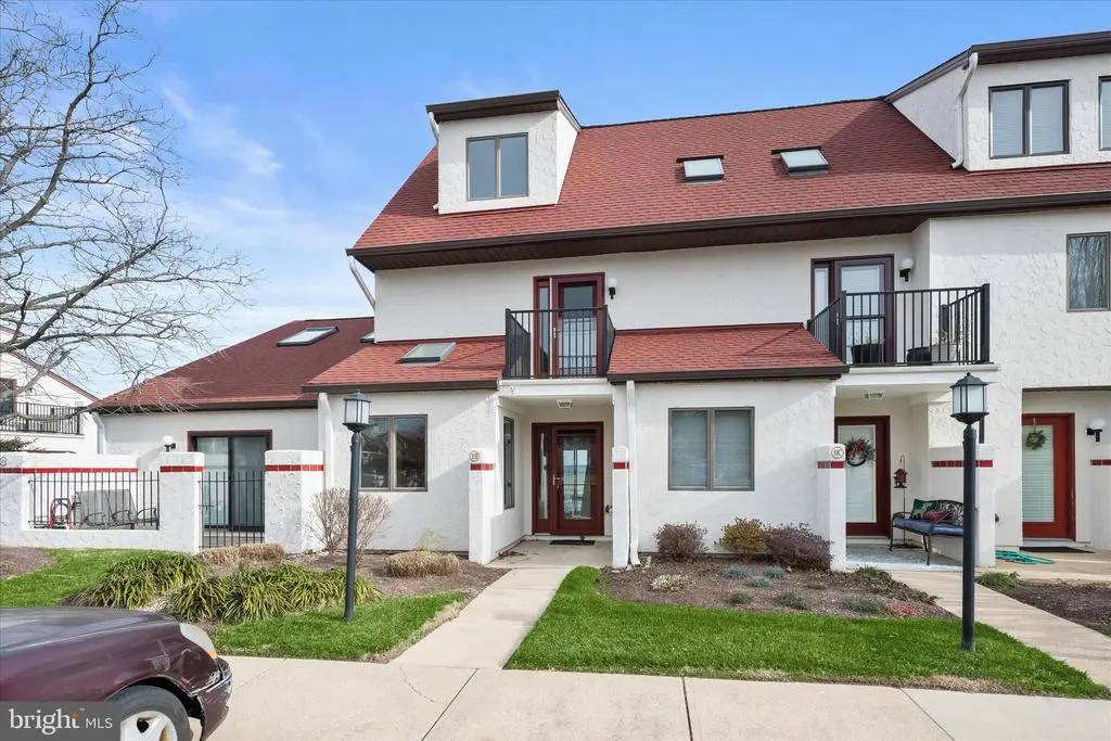 11-b Queen Elizabeth Ct #b, Chester