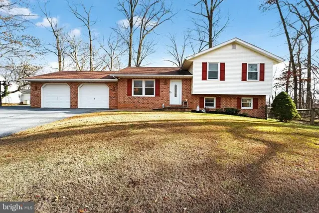7131 Carmae Rd, Sykesville