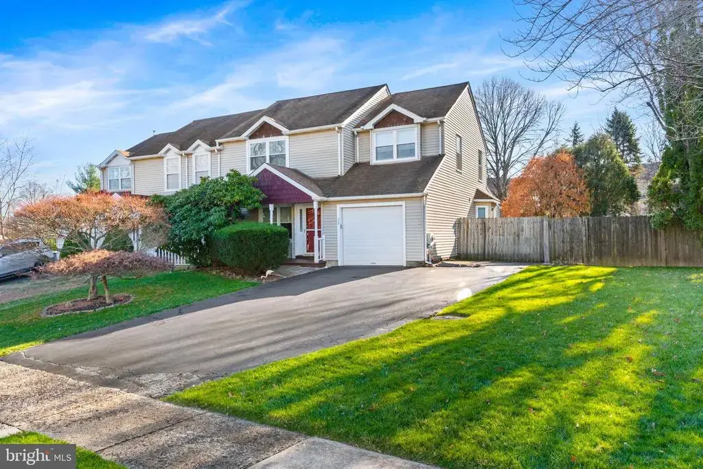 29 Tree Bark Ln, SOUTHAMPTON