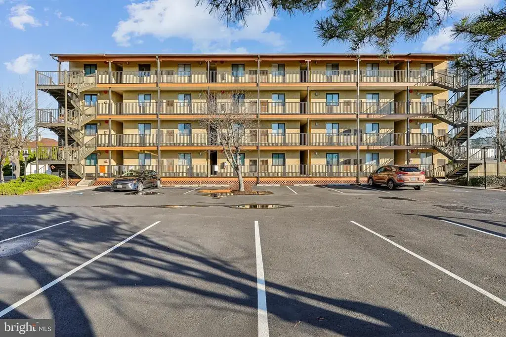 203 33rd St #104, OCEAN CITY