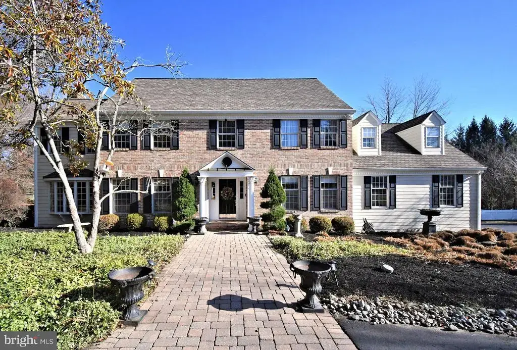 4 Pine Heritage Dr, NEWTOWN
