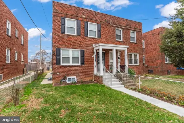 1209 Savannah St Se, Washington