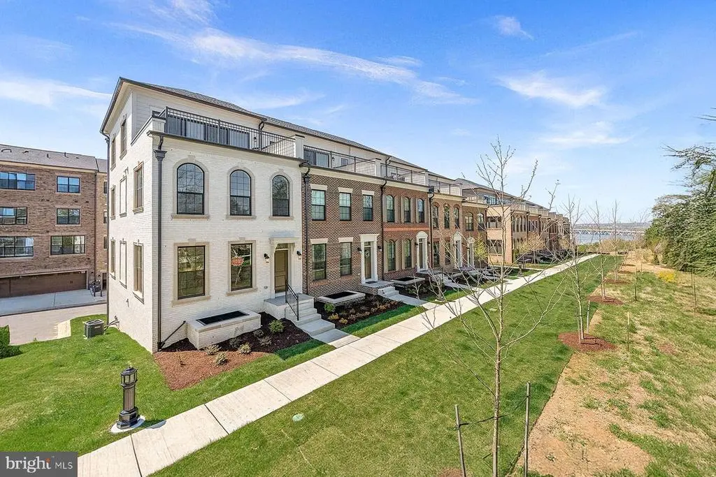 614 Catamaran Way, NATIONAL HARBOR