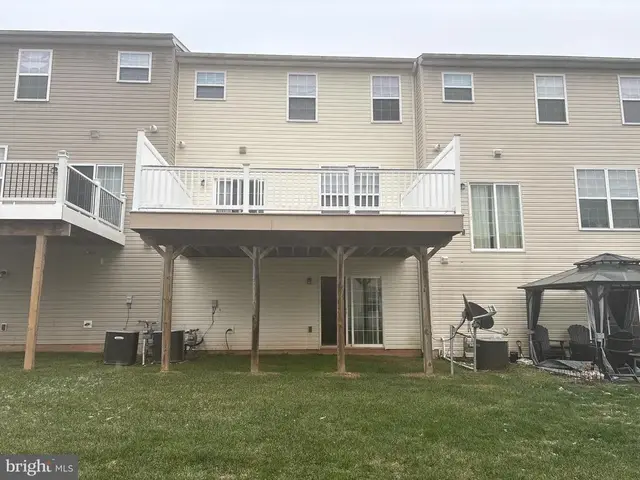 2178 Golden Eagle Dr, York