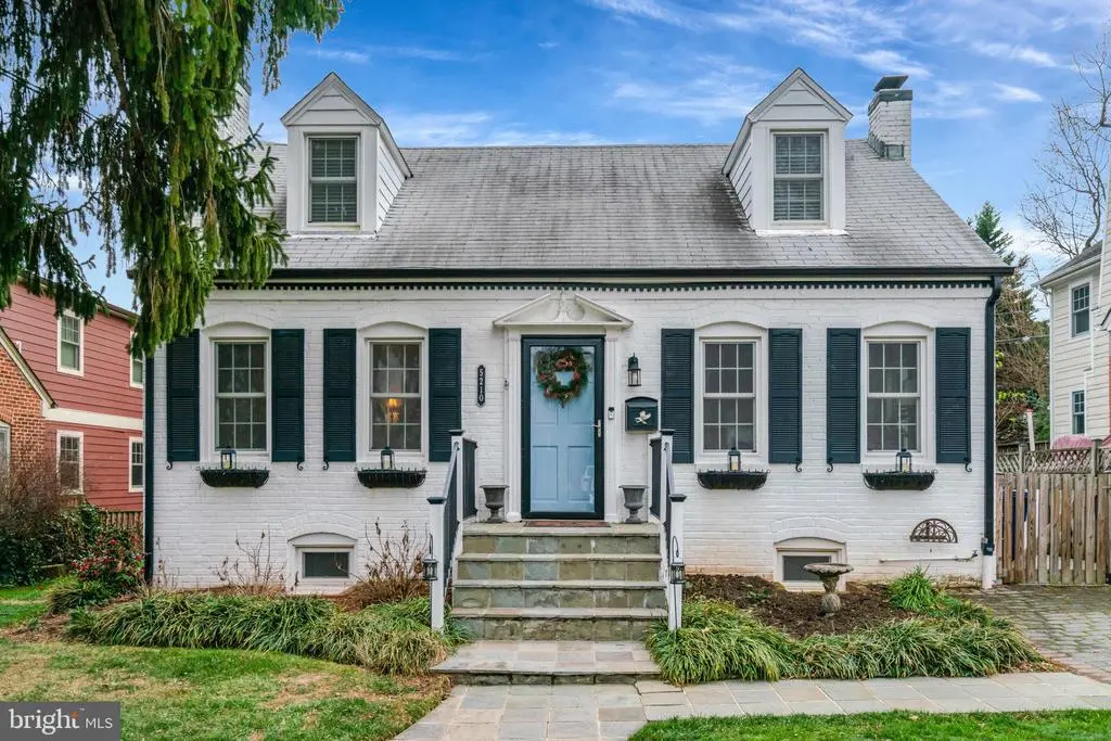 5210 25th Pl N, ARLINGTON