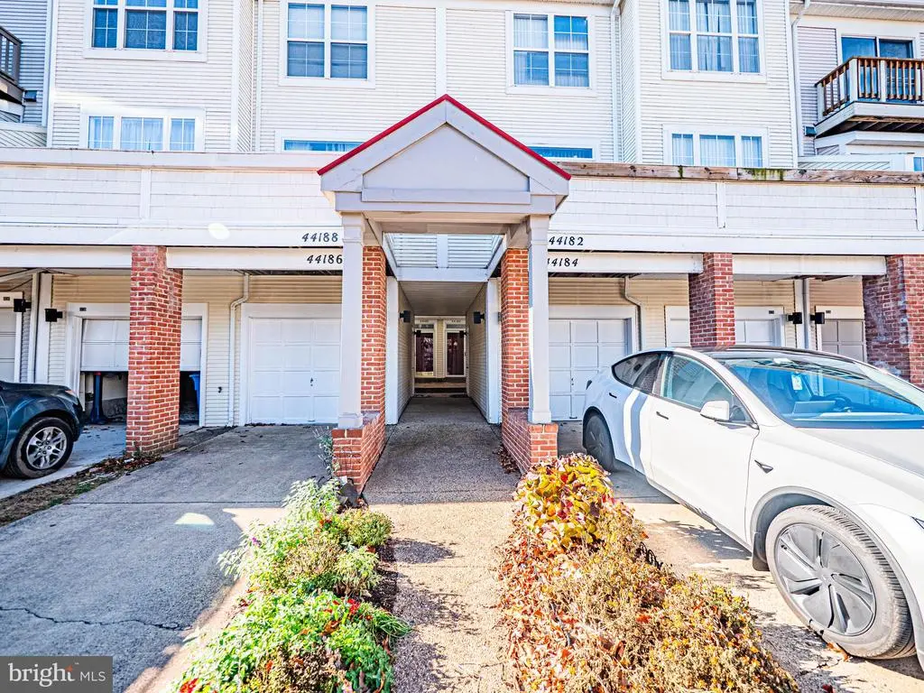 44186 Shady Glen Ter, ASHBURN