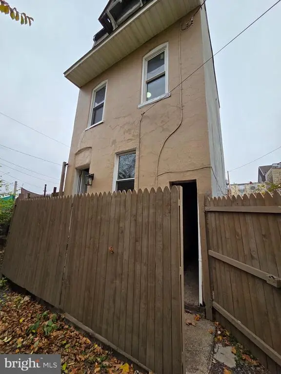 614 S 10th St, READING