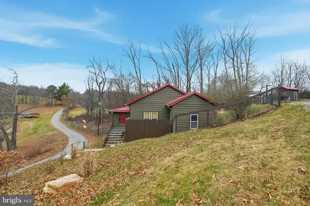 208 Collins Rd, Jonesville