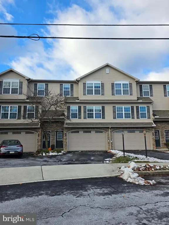 112 Old Schoolhouse Ln, Mechanicsburg