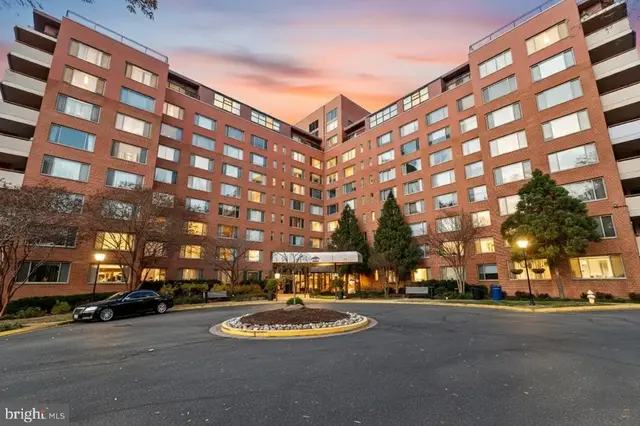 1111 Arlington Blvd #318, Arlington