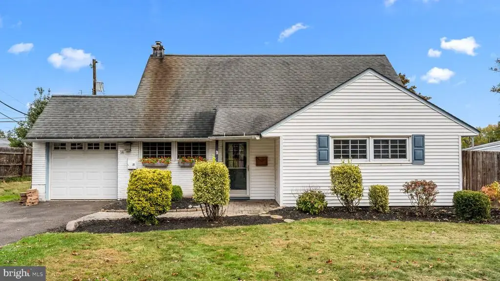 14 High Rd, LEVITTOWN