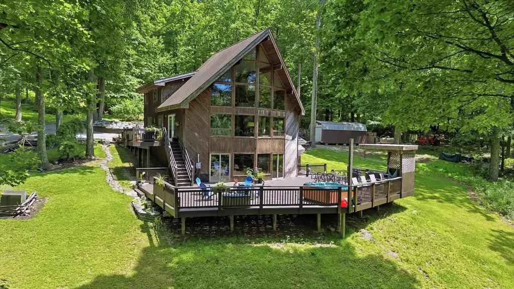 8939 Hawbottom Rd, MIDDLETOWN
