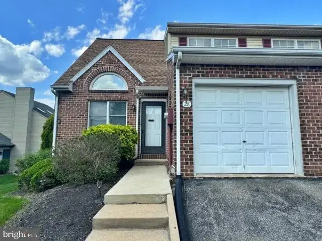 28 Jean Lo Way, York