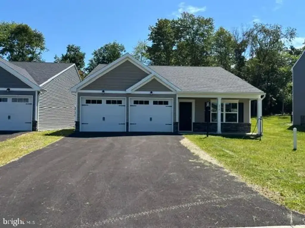 212 Grace Ann Ct, FAYETTEVILLE