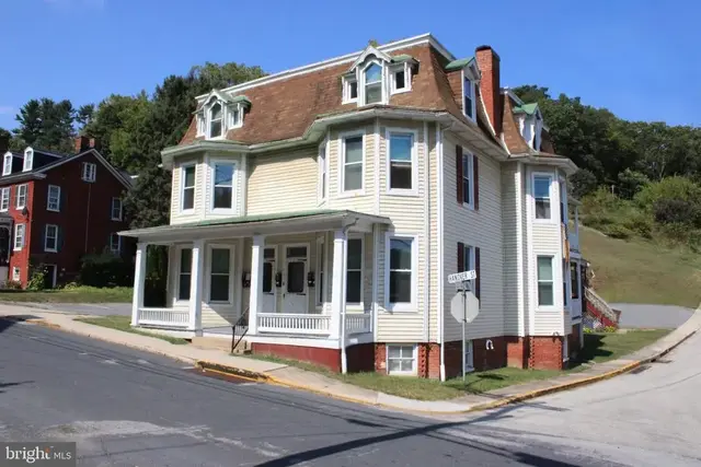 127 Hanover St #2nd Floor, Glen Rock