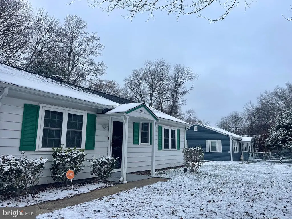 9521 Badger Ave, CLINTON