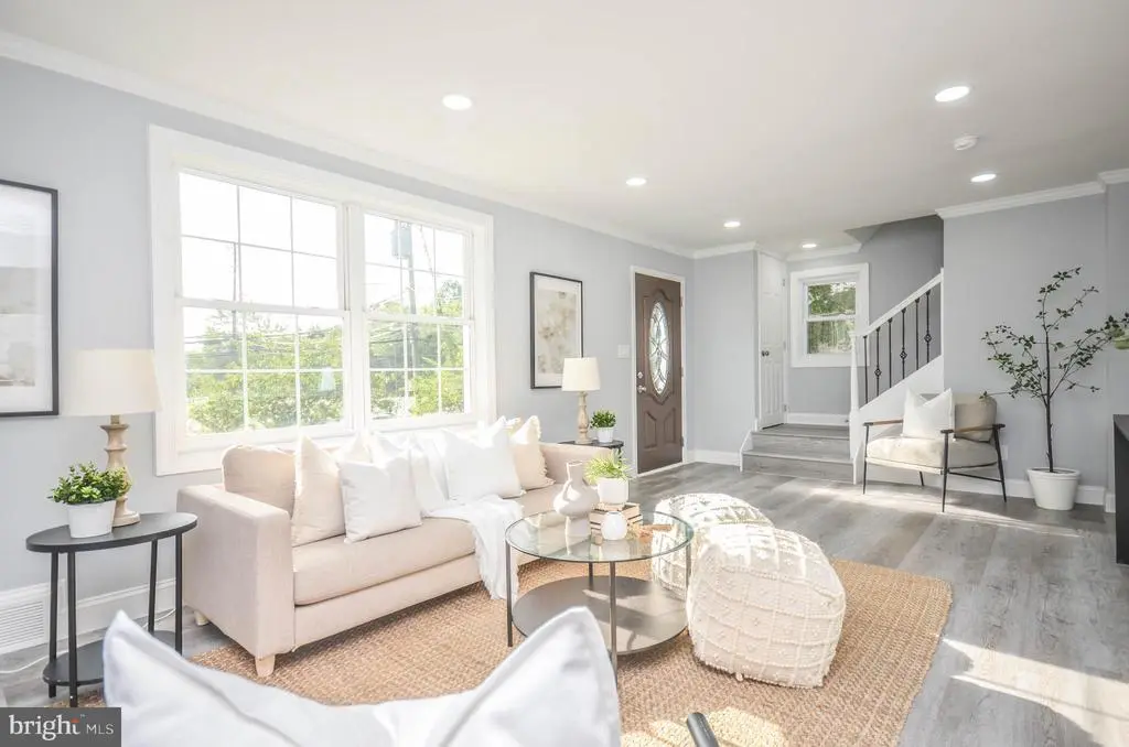 7009 Adelphi Rd, HYATTSVILLE